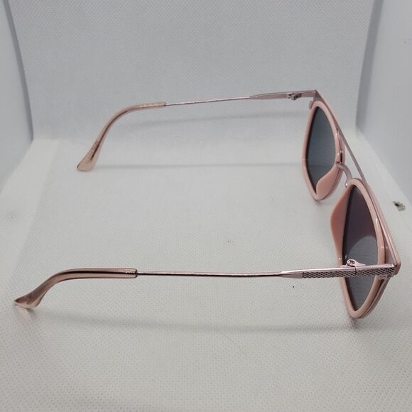 Prive Revaux Polarized The Aussie Limited Edition Pink Sunglasses & Case - Picture 10 of 14